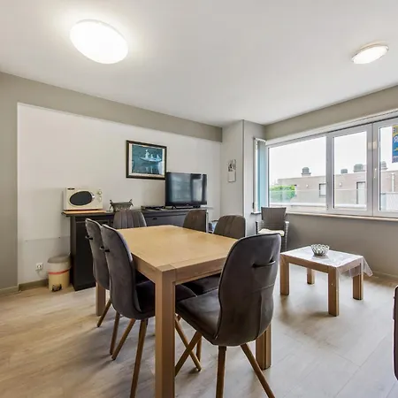 Cozy In Belgium With Parking, Cleaning Included Lägenhet