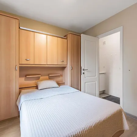 Cozy In Belgium With Parking, Cleaning Included *