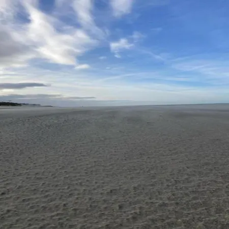 Cozy In Belgium With Parking, Cleaning Included Lägenhet Koksijde