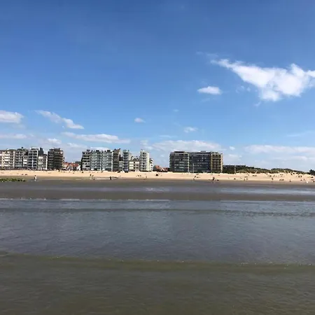 Cozy In Belgium With Parking, Cleaning Included Lägenhet Koksijde